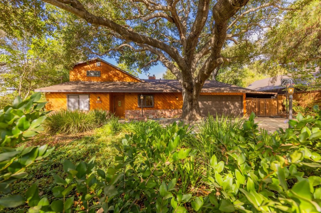 505 South Ventura Street, Ojai — front of house